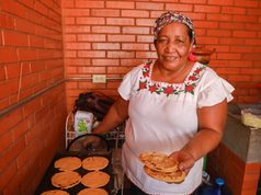 ¿Ya conoces el Mercado Étnico de La Paz? Hay comida tradicional y artesanías