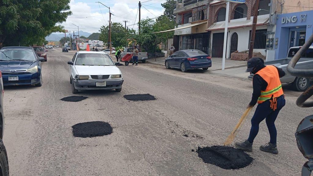Las brigadas han utilizado más de 70 metros cúbicos de asfalto para rehabilitar vialidades afectadas principalmente por las lluvias.