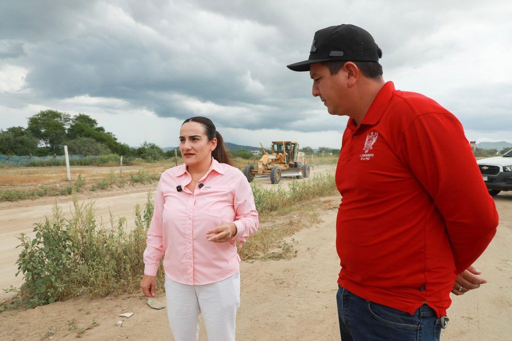 El Operativo Huracanes mantiene labores de limpieza y desazolve de arroyos, además de nivelación de calles y atención de socavones ante posibles lluvias.