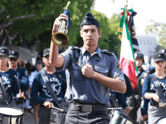 Más de 3 mil participan en desfile por la Independencia en La Paz