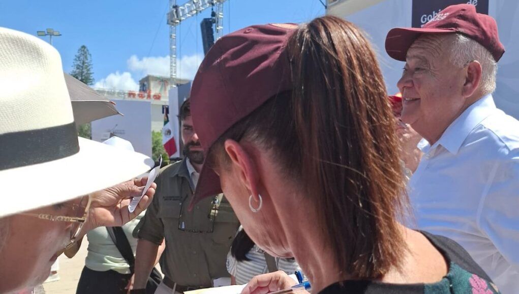 Frente entrega a Sheinbaum escrito por la Sierra La Laguna; Castro promete proteger áreas naturales
