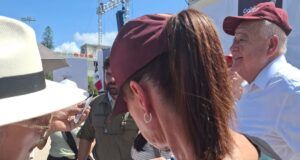 Frente entrega a Sheinbaum escrito por la Sierra La Laguna; Castro promete proteger áreas naturales