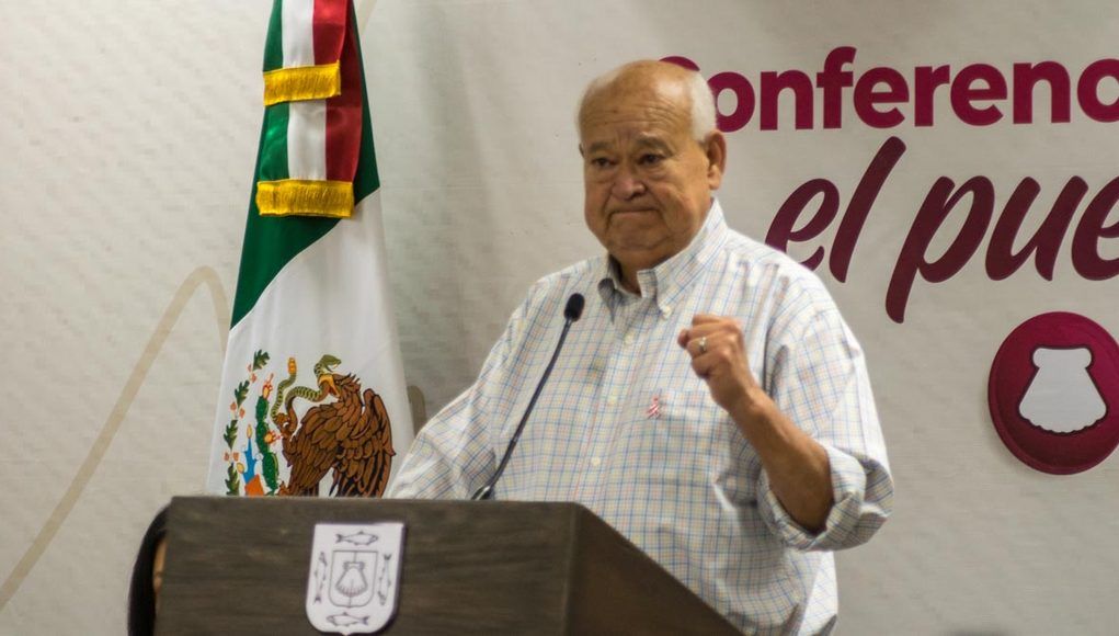 Gobernador de BCS niega nepotismo y se conmueve al defender a su hija