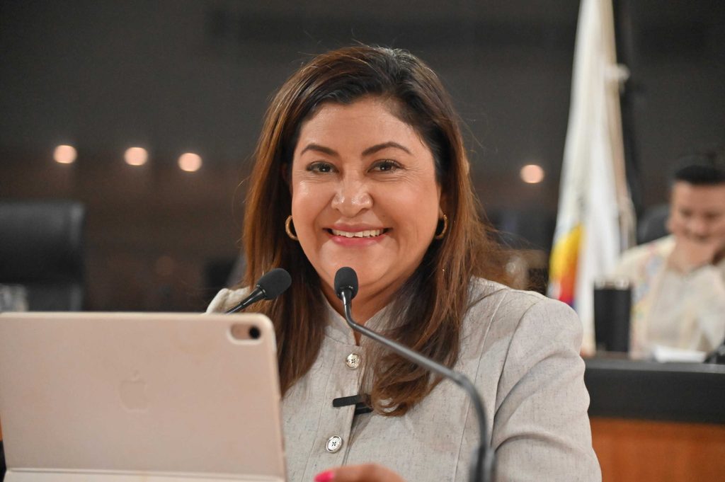 La iniciativa plantea reformar la Ley de Educación estatal para establecer mecanismos de atención y acompañamiento al personal educativo, sin afectar los derechos de estudiantes y familias.