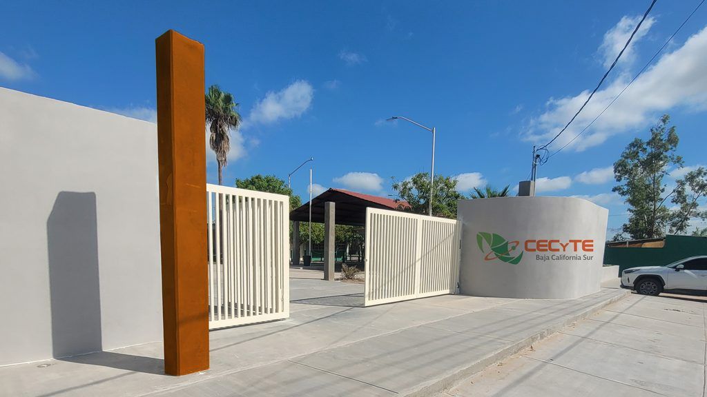 El programa federal permitirá atender necesidades de infraestructura, equipamiento tecnológico y otros apoyos en los centros educativos participantes.