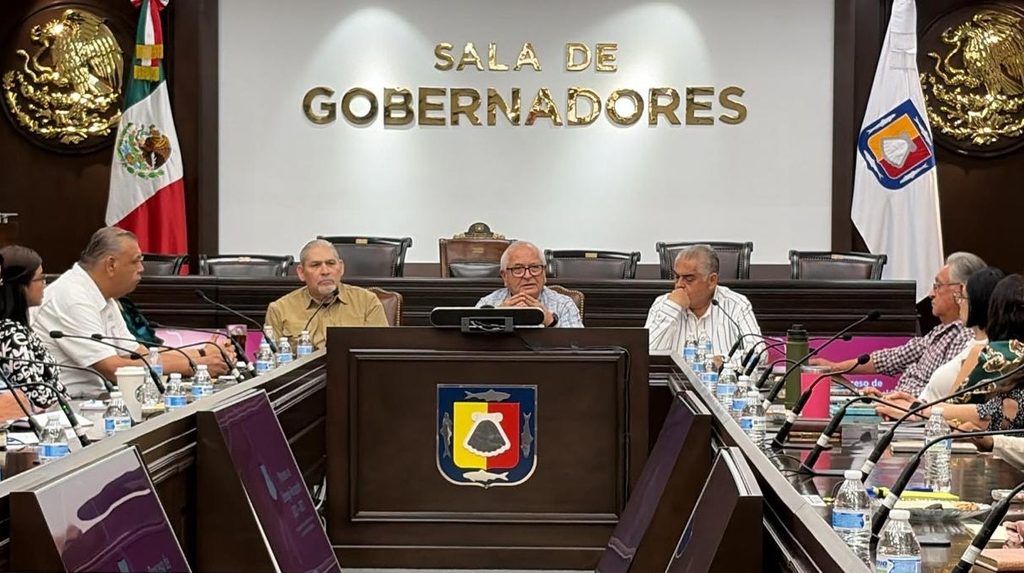Funcionarios estatales revisaron los procedimientos para integrar información administrativa, financiera y operativa de la actual gestión.