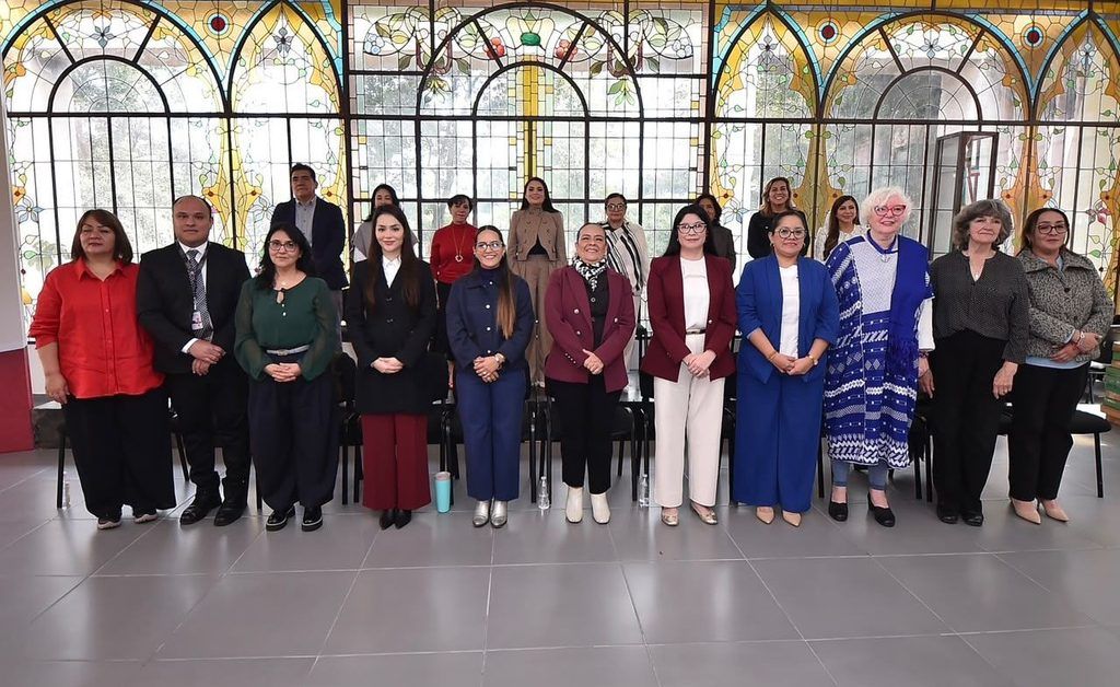 La iniciativa busca fomentar el autocuidado, el aprendizaje y la convivencia de las personas mayores mediante espacios comunitarios acompañados por el DIF nacional.