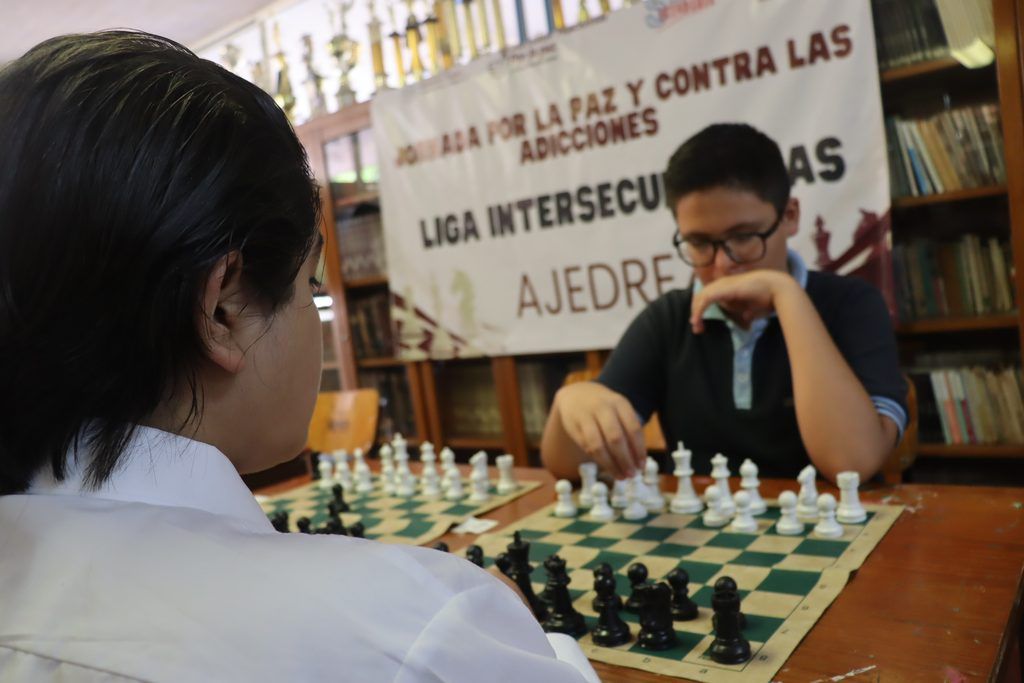 Alumnos de secundaria realizaron actividades deportivas, artísticas y académicas para promover la prevención y la convivencia pacífica.