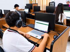 150 estudiantes y docentes de BCS presentan examen internacional de inglés