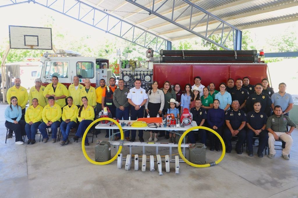 Las brigadas comunitarias de Santiago y Los Comondú recibieron motobombas, herramientas y equipo de protección para mejorar su capacidad de respuesta ante incendios.