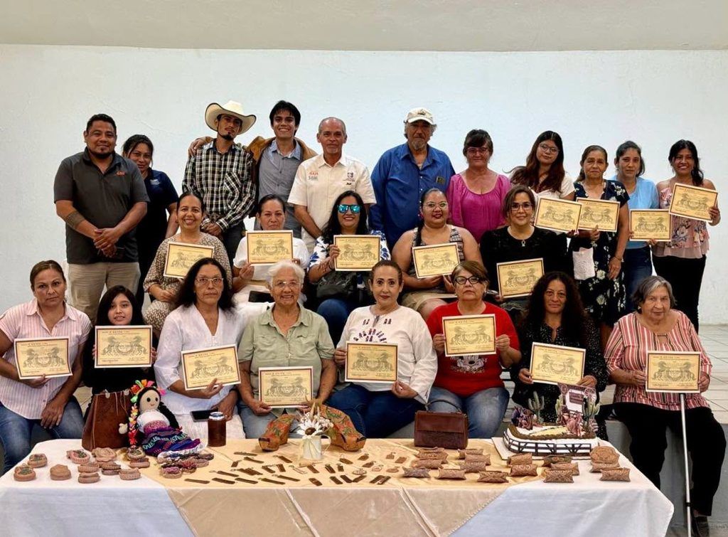 La capacitación gratuita, impartida por el artesano Juan Julián González Pérez, formó parte del programa Arte Comunitario en los Municipios 2026.