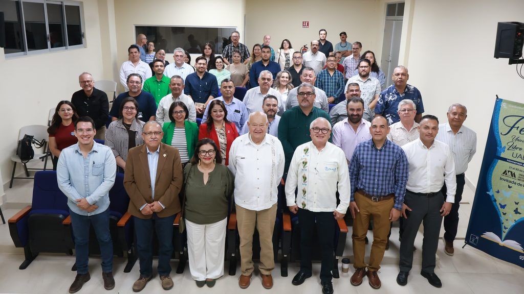 Jesús Omar Castro Cota presentó su novela Filomeno durante la Feria Universitaria del Libro 2026, como parte del 50 aniversario de la UABCS.