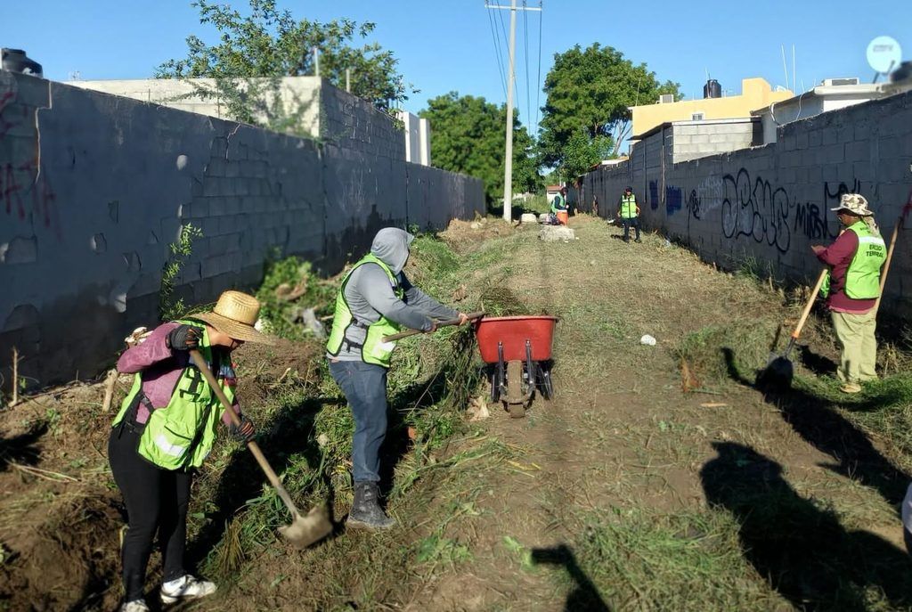Ayuntamiento de La Paz reporta 3 mil 900 baches reparados, 93.6 km de vialidades atendidas y acciones preventivas ante el huracán Simon.