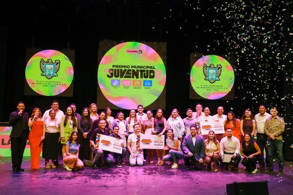 Reconocen a cuatro jóvenes con el Premio Municipal de la Juventud 2026 en La Paz