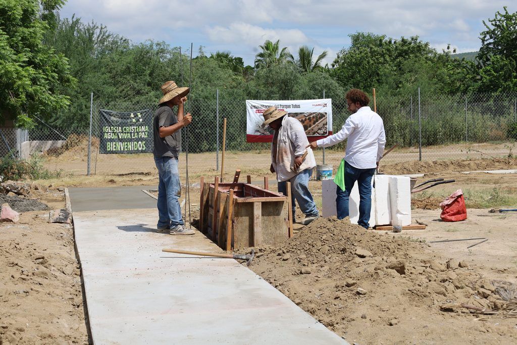 El Ayuntamiento realiza trabajos de alumbrado, limpieza, mejoramiento de juegos infantiles y otras intervenciones en espacios públicos de distintas colonias.