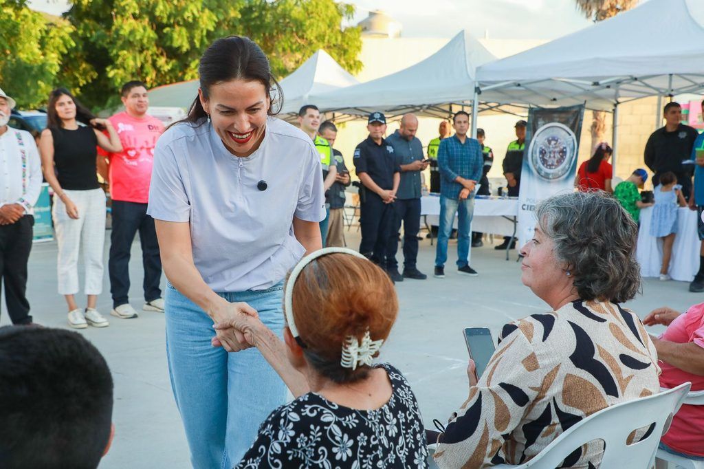 Durante la jornada de Presidenta en tu Barrio se brindaron 200 atenciones sociales; la alcaldesa también anunció una unidad del Tiburón Urbano y mejoras al parque principal.