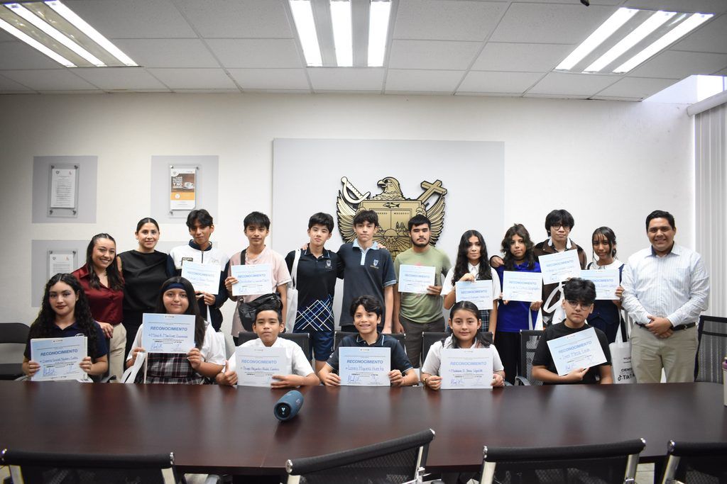 Estudiantes de secundaria y preparatoria destacaron en el concurso “Juventudes que Innovan”, que reunió a 15 participantes y otorgó estímulos de 5 mil pesos.