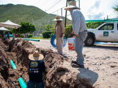 Renuevan redes de drenaje y agua potable en colonias de La Paz