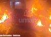 Dos autos terminan calcinados en La Paz; dueño acusa incendio intencional