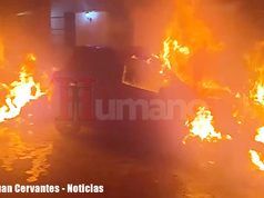 Dos autos terminan calcinados en La Paz; dueño acusa incendio intencional