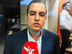 Jorge Bautista levanta la mano por la coordinación del distrito III, rumbo al Congreso BCS