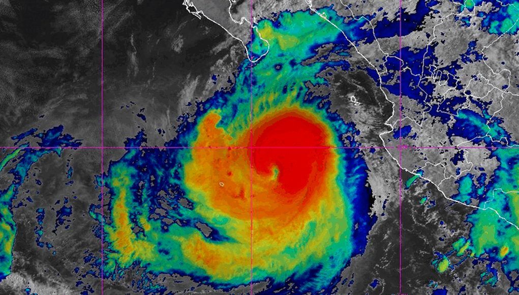 Rachel se intensifica al sur de BCS; prevén lluvias intensas y oleaje de hasta 6 metros