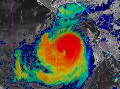 Rachel se intensifica al sur de BCS; prevén lluvias intensas y oleaje de hasta 6 metros